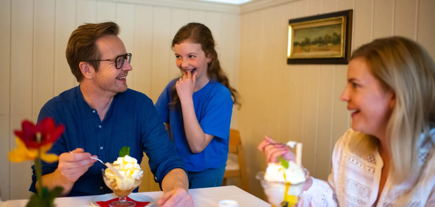 Insel Mainau / Bjørn Jansen Feine Eisbecher in der Schwedenschenke genießen