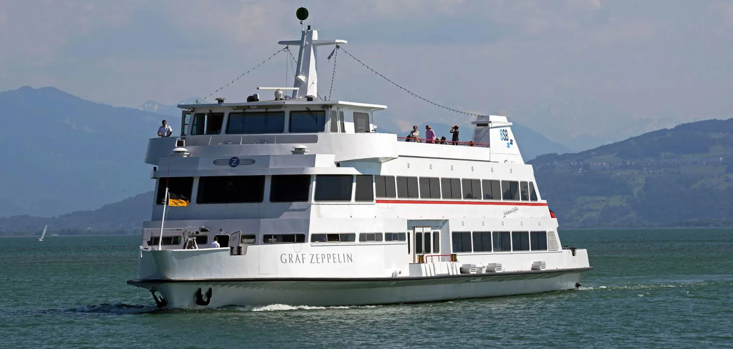 Bodensee-Schiffsbetriebe Das Schiff " Graf Zeppelin" auf dem Bodensee