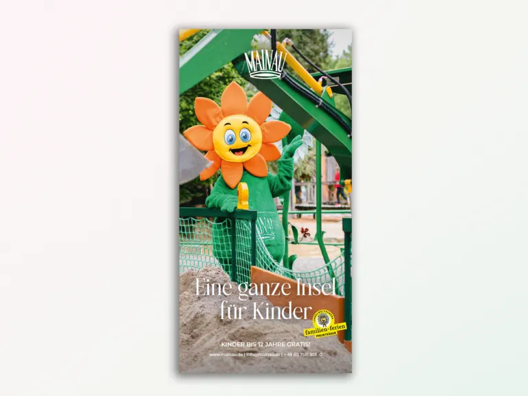 Ansicht der ersten Seite des Kinder-Flyers. Eine große lachende Sonnenblume steht auf einem Spielplatz