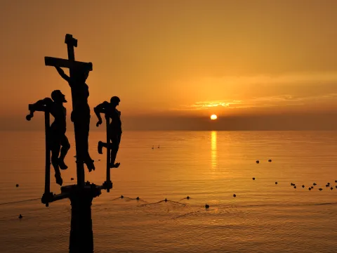 Insel Mainau / Marketing Schwedenkreuz der Insel Mainau bei Sonnenaufgang