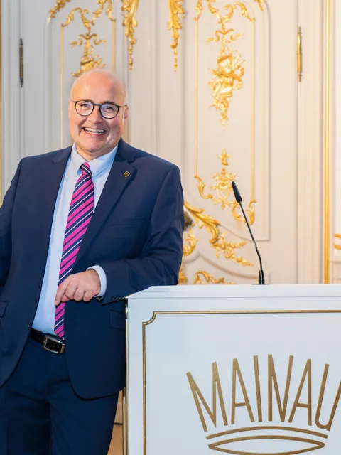 Harald Maier, Generalsekretär des Landesmusikrats Baden-Württemberg, im Weißen Saal von Schloss Mainau