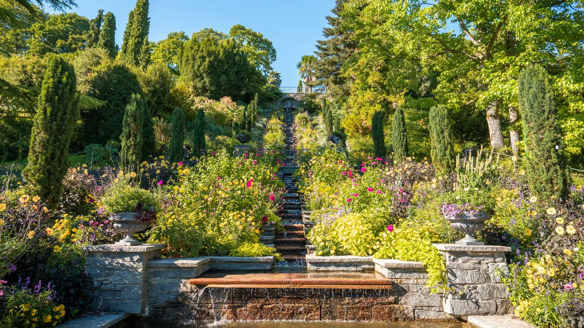 Italienische Blumen-Wassertreppe auf der Insel Mainau
