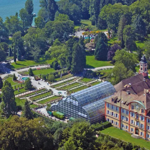 Insel Mainau / Achim Mende Luftaufnahmen von Schloss Mainau, Palmenhaus und Italienischer Rosengarten