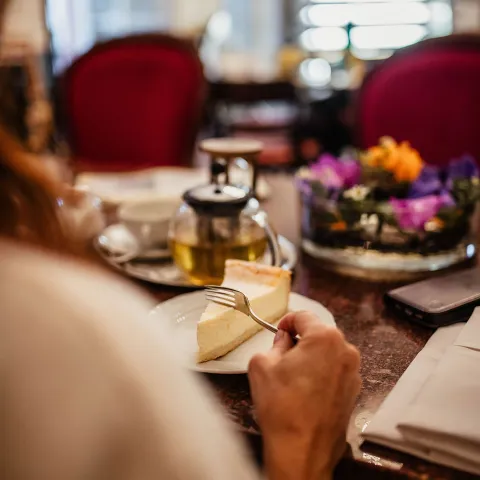 Insel Mainau / Vivian Hampp Kaffee und Kuchen im Schlosscafé